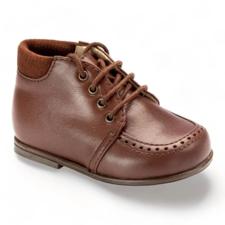 Brown leather toddler high shoe with lace-up design